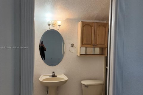 Copropriété à louer à Miami, Floride: 2 chambres, 89.65 m2 № 1976509 - photo 12