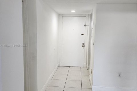Copropriété à louer à Miami, Floride: 2 chambres, 89.65 m2 № 1976509 - photo 1