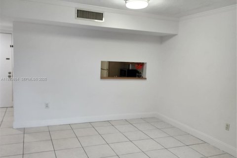 Copropriété à louer à Miami, Floride: 2 chambres, 89.65 m2 № 1976509 - photo 2