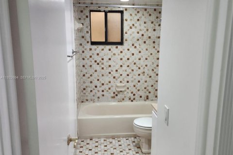 Copropriété à louer à Miami, Floride: 2 chambres, 89.65 m2 № 1976509 - photo 6
