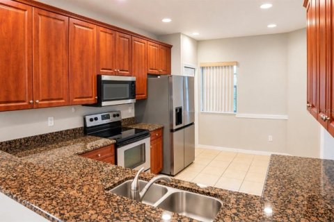 Townhouse in Poinciana, Florida 3 bedrooms, 183.76 sq.m. № 2384197 - photo 8