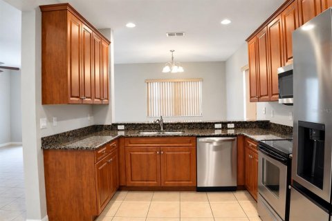 Townhouse in Poinciana, Florida 3 bedrooms, 183.76 sq.m. № 2384197 - photo 7