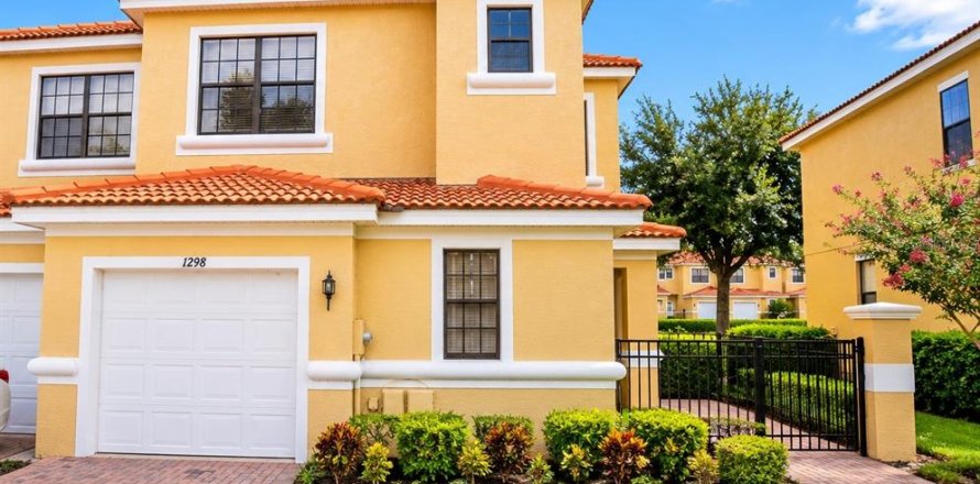 Townhouse in Poinciana, Florida 3 bedrooms, 183.76 sq.m. № 2384197