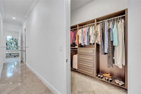 Casa en venta en Pinecrest, Florida, 4 dormitorios, 348.2 m2 № 1935212 - foto 24