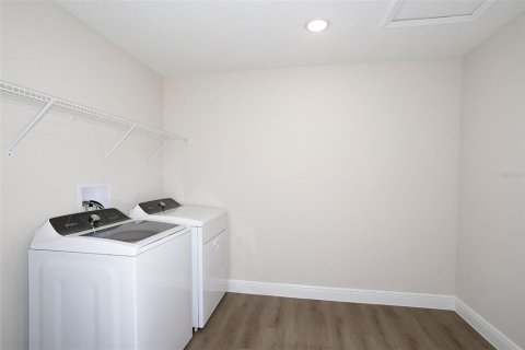 House in Wesley Chapel, Florida 5 bedrooms, 306.3 sq.m. № 2126523 - photo 25