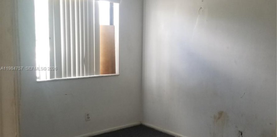 Condominio en Coral Springs, Florida, 2 dormitorios № 2045843