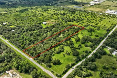 Commercial property in St. Lucie, Florida № 2145991 - photo 3