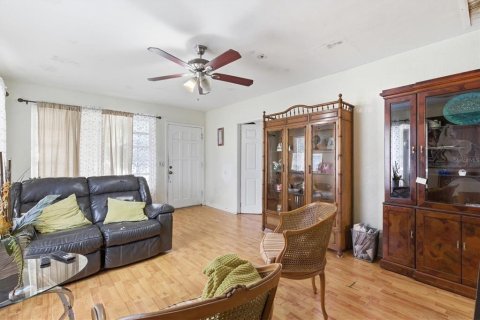 Casa en venta en Tampa, Florida, 4 dormitorios, 181.72 m2 № 2215017 - foto 5