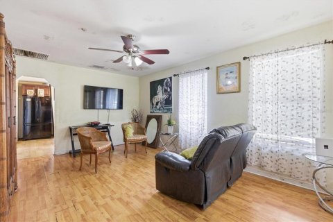 Casa en venta en Tampa, Florida, 4 dormitorios, 181.72 m2 № 2215017 - foto 4