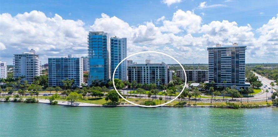 Condominio en Sarasota, Florida, 2 dormitorios  № 2208206