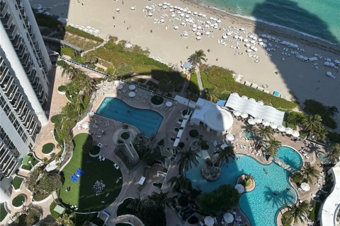 Condominio en venta en Sunny Isles Beach, Florida, 61.69 m2 № 1977711 - foto 15