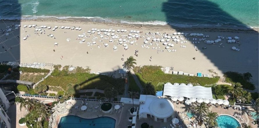 Estudio en el Condominio en Sunny Isles Beach, Florida № 1977711