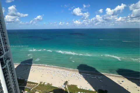 Condominio en venta en Sunny Isles Beach, Florida, 61.69 m2 № 1977711 - foto 16