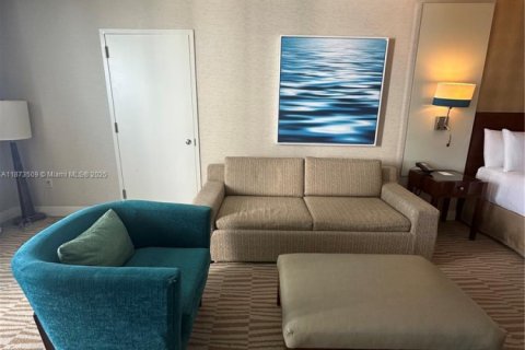 Condominio en venta en Sunny Isles Beach, Florida, 61.69 m2 № 1977711 - foto 5