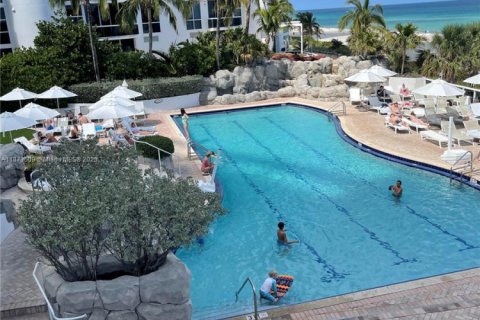 Condominio en venta en Sunny Isles Beach, Florida, 61.69 m2 № 1977711 - foto 19