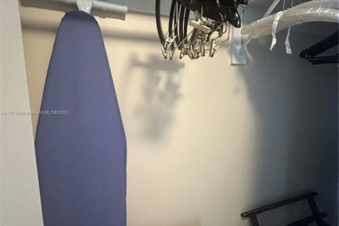 Condominio en venta en Sunny Isles Beach, Florida, 61.69 m2 № 1977711 - foto 12