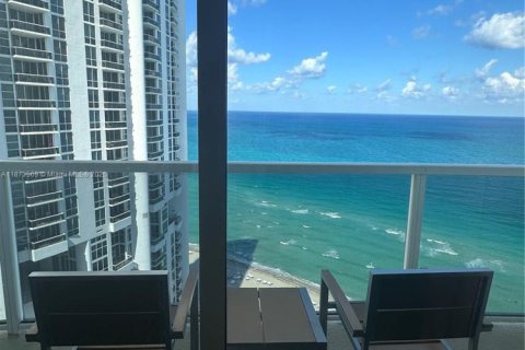 Condominio en venta en Sunny Isles Beach, Florida, 61.69 m2 № 1977711 - foto 13