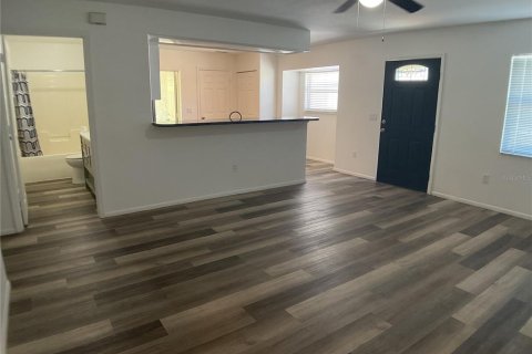 Immobilier commercial à vendre à Punta Gorda, Floride: 4 chambres, 198.07 m2 № 2211768 - photo 9