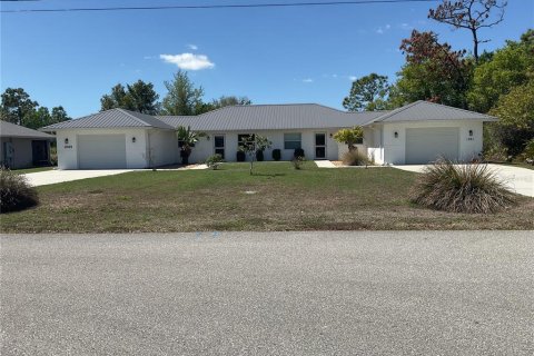 Commercial property in Punta Gorda, Florida 4 bedrooms, 198.07 sq.m. № 2211768
