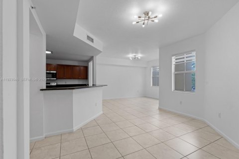 Copropriété à louer à Doral, Floride: 2 chambres, 101.08 m2 № 1982427 - photo 5