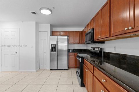 Copropriété à louer à Doral, Floride: 2 chambres, 101.08 m2 № 1982427 - photo 10