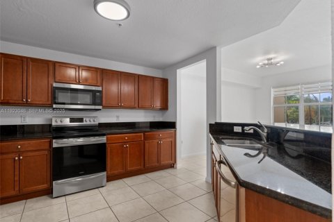 Copropriété à louer à Doral, Floride: 2 chambres, 101.08 m2 № 1982427 - photo 12