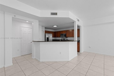 Copropriété à louer à Doral, Floride: 2 chambres, 101.08 m2 № 1982427 - photo 6