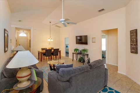 House in Davenport, Florida 5 bedrooms, 156.08 sq.m. № 221124 - photo 15