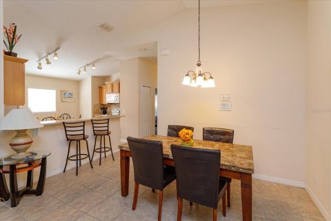 House in Davenport, Florida 5 bedrooms, 156.08 sq.m. № 221124 - photo 9