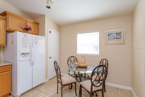 House in Davenport, Florida 5 bedrooms, 156.08 sq.m. № 221124 - photo 7