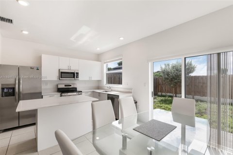 Купить таунхаус в Хомстед, Флорида 3 спальни, 123.37м2, № 1946993 - фото 13