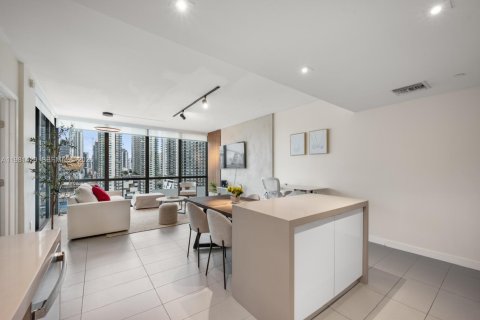 Condo in Miami, Florida, 2 bedrooms № 2046912 - photo 5