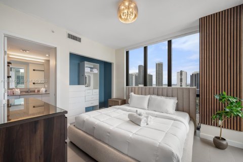 Condo in Miami, Florida, 2 bedrooms № 2046912 - photo 11