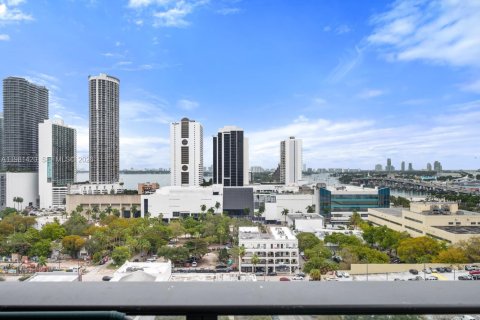 Condo in Miami, Florida, 2 bedrooms № 2046912 - photo 20