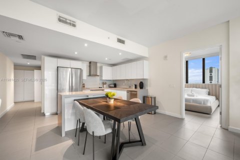 Condo in Miami, Florida, 2 bedrooms № 2046912 - photo 4