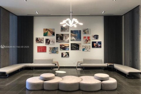 Condo in Miami, Florida, 2 bedrooms № 2046912 - photo 2