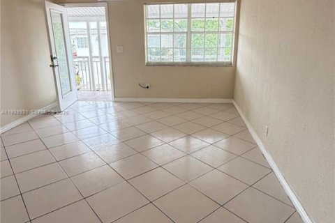 Condominio en alquiler en Miami Beach, Florida, 35.58 m2 № 1997535 - foto 8