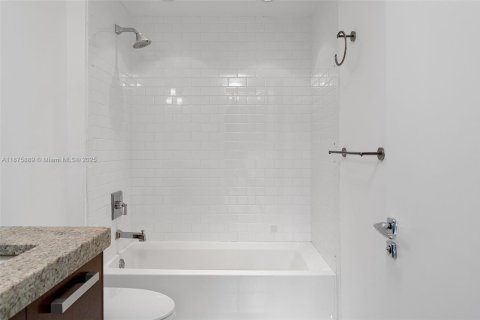 Купить кондоминиум в Майами, Флорида 2 спальни, 114.27м2, № 1926898 - фото 24