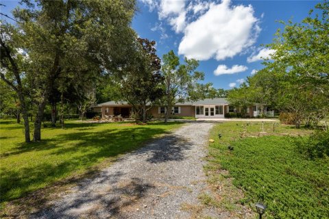 House in Morriston, Florida 5 bedrooms, 307.97 sq.m. № 2230745