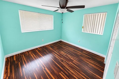 Villa ou maison à louer à Port Richey, Floride: 2 chambres, 101.73 m2 № 2419810 - photo 13