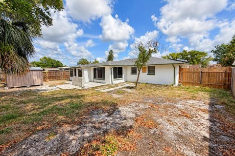 Villa ou maison à louer à Port Richey, Floride: 2 chambres, 101.73 m2 № 2419810 - photo 25
