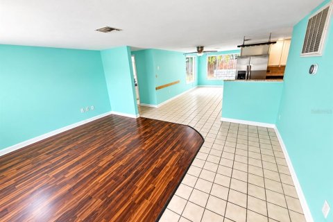 Villa ou maison à louer à Port Richey, Floride: 2 chambres, 101.73 m2 № 2419810 - photo 5
