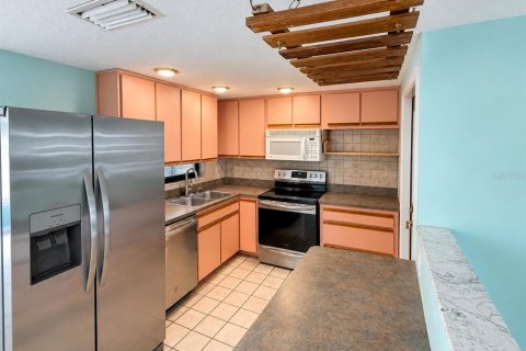 Villa ou maison à louer à Port Richey, Floride: 2 chambres, 101.73 m2 № 2419810 - photo 9