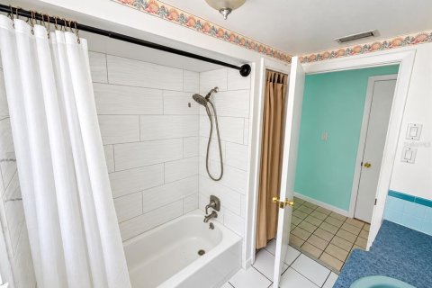 Villa ou maison à louer à Port Richey, Floride: 2 chambres, 101.73 m2 № 2419810 - photo 11