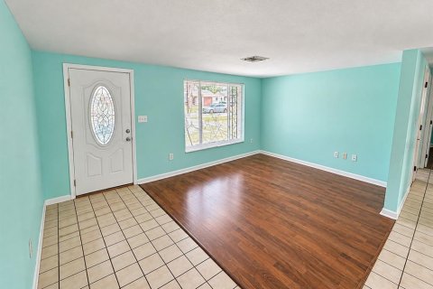 Villa ou maison à louer à Port Richey, Floride: 2 chambres, 101.73 m2 № 2419810 - photo 4