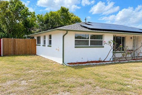 Villa ou maison à louer à Port Richey, Floride: 2 chambres, 101.73 m2 № 2419810 - photo 2