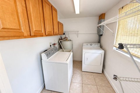 Villa ou maison à louer à Port Richey, Floride: 2 chambres, 101.73 m2 № 2419810 - photo 23