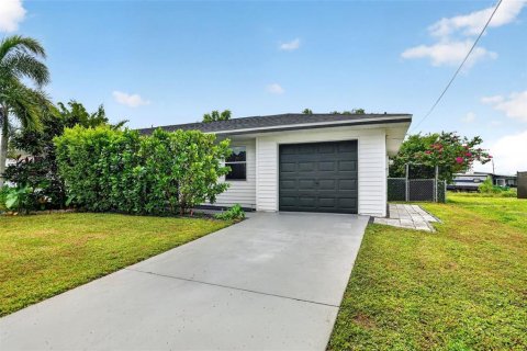 Villa ou maison à vendre à Port Charlotte, Floride: 3 chambres, 103.31 m2 № 2419651 - photo 2
