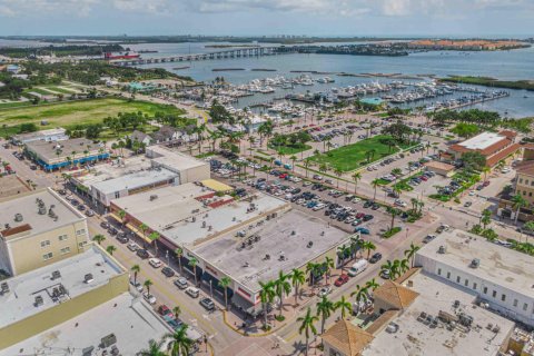 Casa en venta en Fort Pierce, Florida, 3 dormitorios, 189.52 m2 № 668936 - foto 1