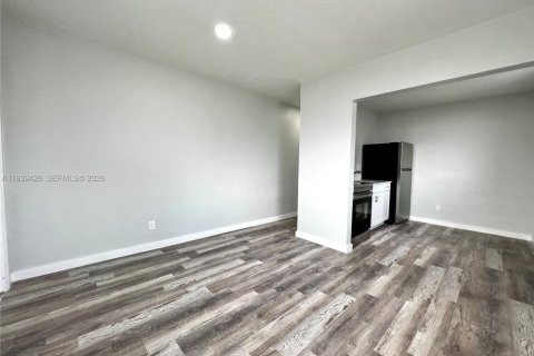 House in Hallandale Beach, Florida 2 bedrooms № 1996974 - photo 5